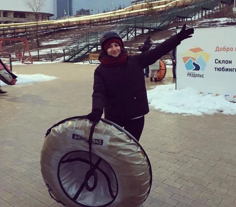 Волгоградские студенты-активисты бесплатно катались на тюбингах в парке Волгоградские студенты-активисты бесплатно катались на тюбингах в парке