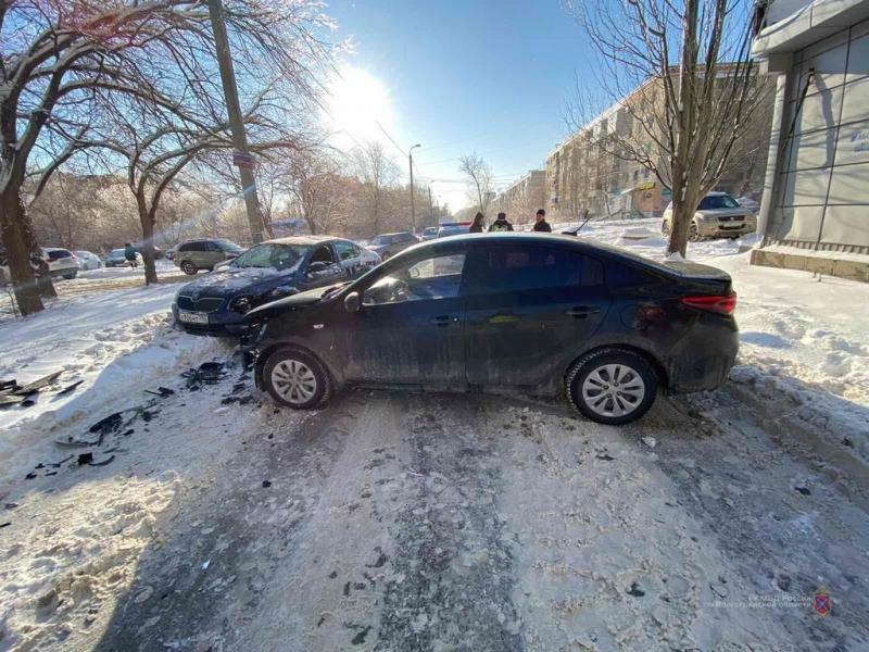 На нечищеной дороге в Волгограде Kia занесло на встречку: водитель в больнице На нечищеной дороге в Волгограде Kia занесло на встречку: водитель в больнице