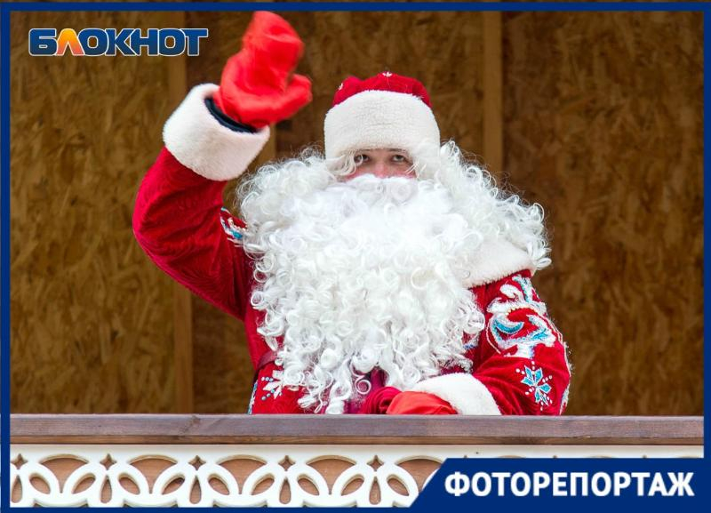 Резиденция Деда Мороза открылась в Комсомольском саду в Волгограде Резиденция Деда Мороза открылась в Комсомольском саду в Волгограде