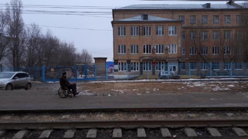 На полное отсутствие инфраструктуры рядом с областной больницей на Ангарском пожаловался волгоградский общественник – инвалид-колясочник На полное отсутствие инфраструктуры рядом с областной больницей на Ангарском пожаловался волгоградский общественник – инвалид-колясочник