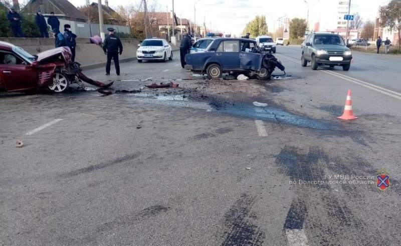Смертельное ДТП в Волжском: женщина за рулем «семерки» скончалась на месте Смертельное ДТП в Волжском: женщина за рулем «семерки» скончалась на месте