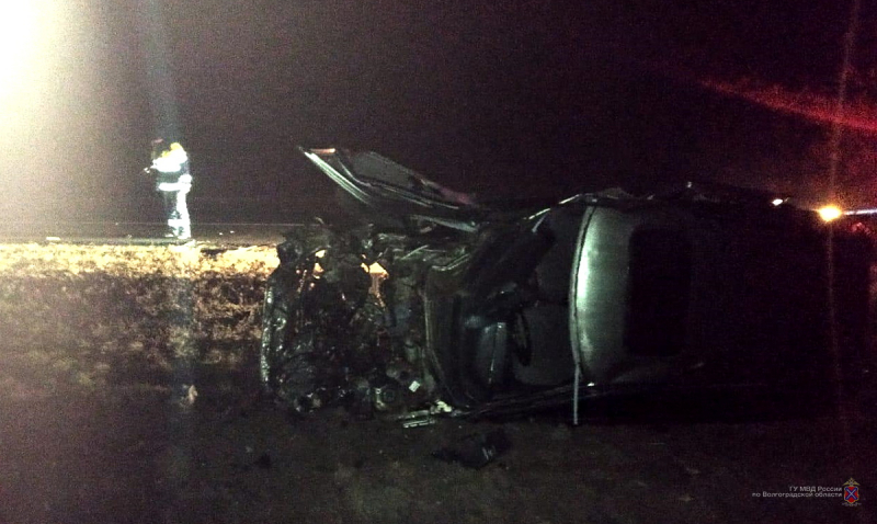На скользкой трассе в Волгоградской области легковушку занесло под самосвал На скользкой трассе в Волгоградской области легковушку занесло под самосвал