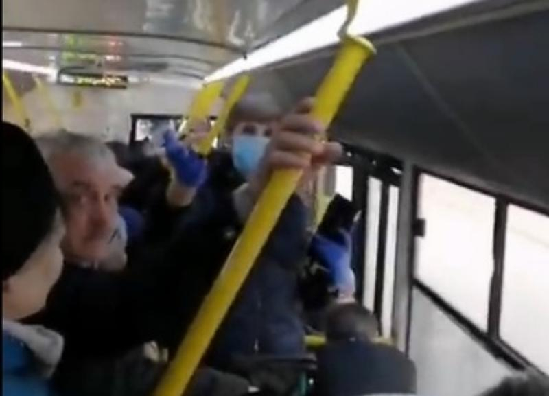 Забитые утром автобусы сняли на видео волгоградцы Забитые утром автобусы сняли на видео волгоградцы