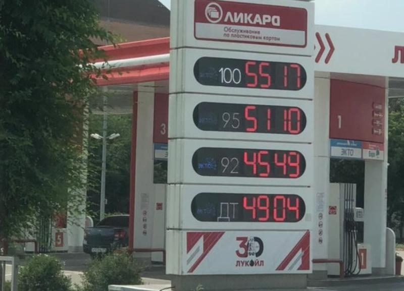 В Волгограде третий раз за месяц подорожал бензин В Волгограде третий раз за месяц подорожал бензин