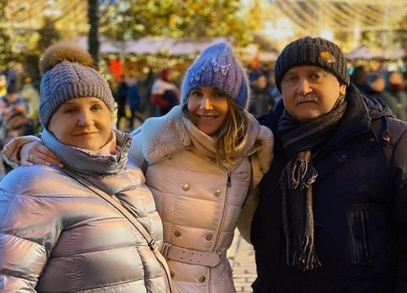 «Это мне напоминает совместные вылазки в детстве»: Ковальчук показала, как гуляет с родителями «Это мне напоминает совместные вылазки в детстве»: Ковальчук показала, как гуляет с родителями