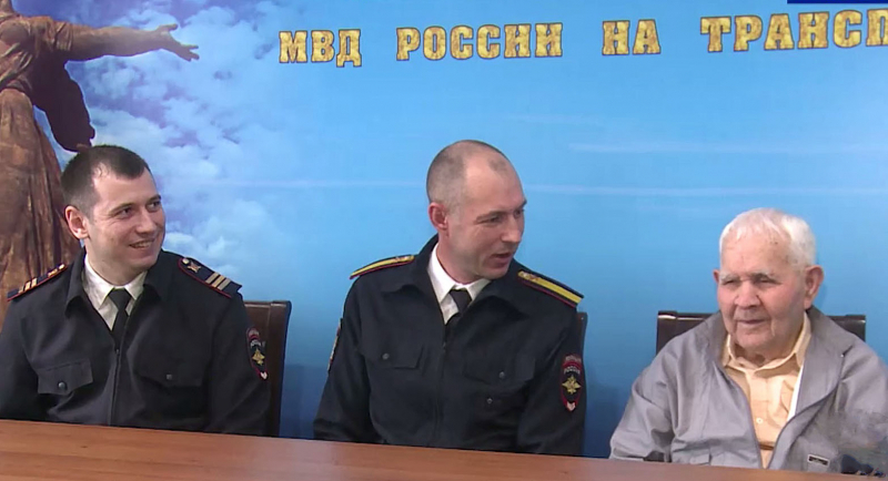 Владимир Колокольцев наградил двоих полицейских Волгограда за спасение ветерана ВОВ