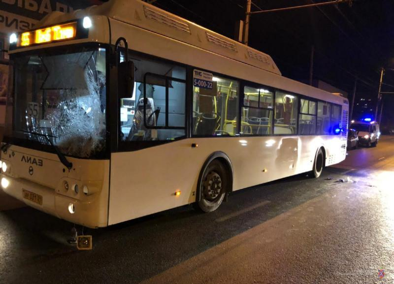 Задавил пешехода автобус №55 в Волгограде Задавил пешехода автобус №55 в Волгограде