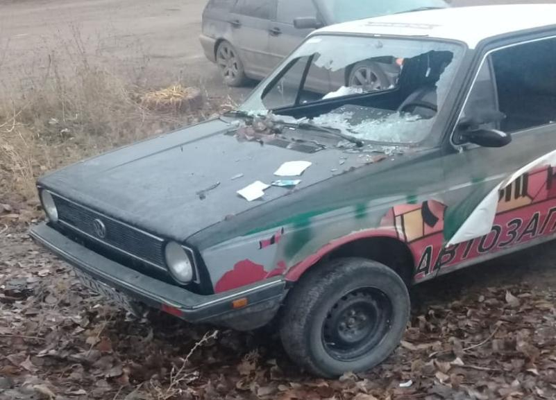 Двое волжан с особой жестокостью поиздевались над автомобилем супружеской пары Двое волжан с особой жестокостью поиздевались над автомобилем супружеской пары
