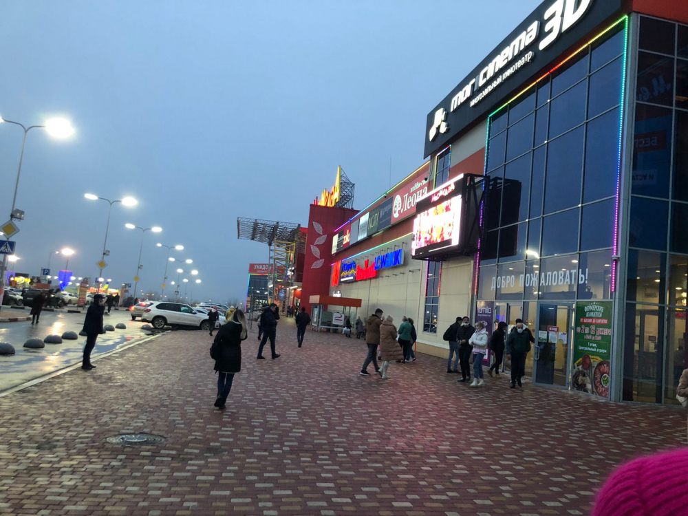В Волгограде срочно эвакуируют торговый центр: видео