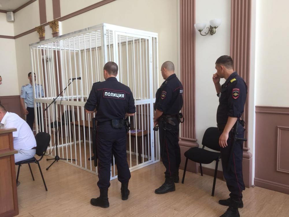 Начальника уголовного розыска за недостойное офицера поведение хотят отправить в колонию в Волгограде