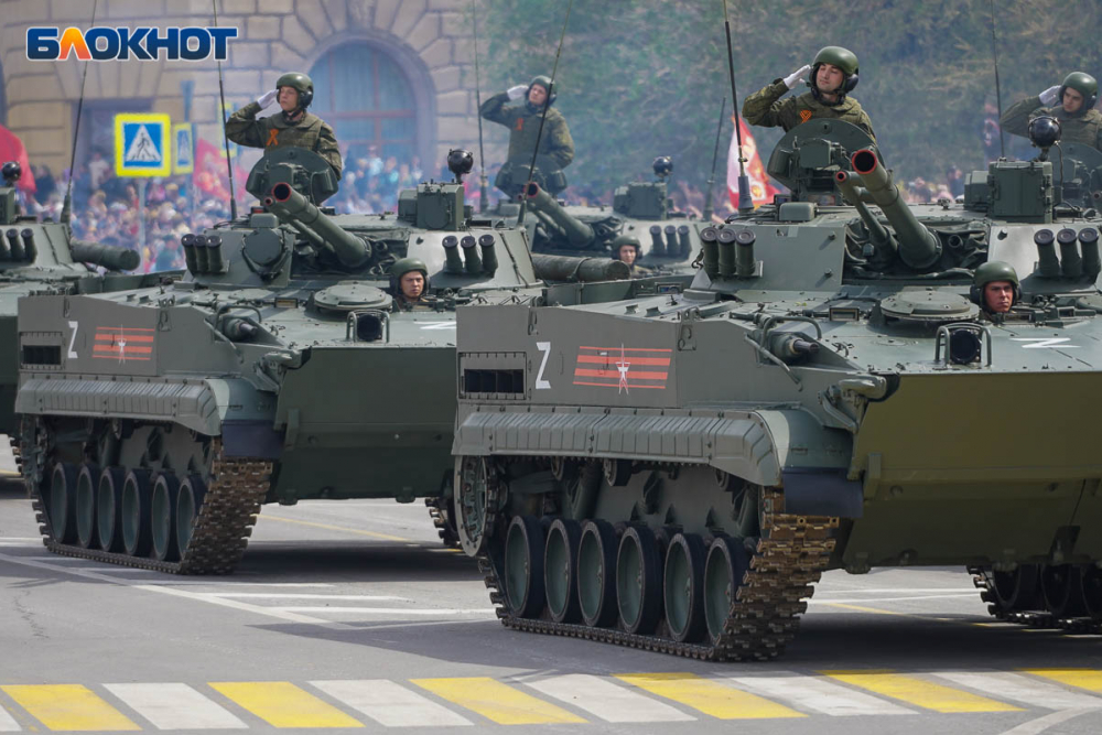 В Волгограде с размахом провели парад Победы: видео