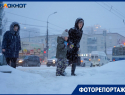 Замурованные машины и забитые автобусы: как Волгоград выживает под снегопадом