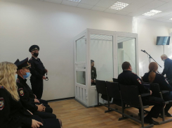 Суд отправил устроивших кровавую резню в кафе под Волгоградом под стражу