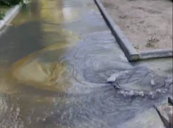В Волгограде затопило проспект Жукова: видео хлынувшей воды 