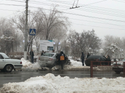 Новости волгограда блокнот волгограда. Волгоград 31 декабря. Волгоград авария скорая такси Царицинская опера. Саратов авария на водоканале Царицынский.