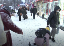 Мэра Волгограда прокляли за ледяные тротуары: видео