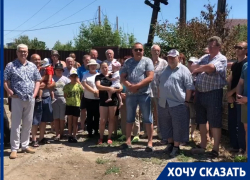Выживают без воды и света, еду готовят на кострах: видео из терпящего бедствие СНТ Волгограда