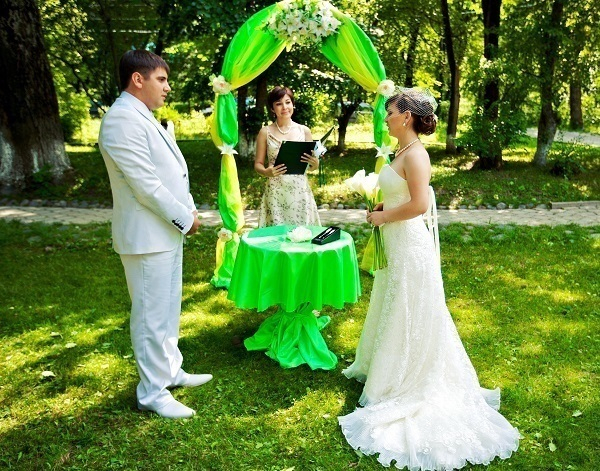 В День семьи в Волгограде влюбленные поженятся в шуточном ЗАГСе