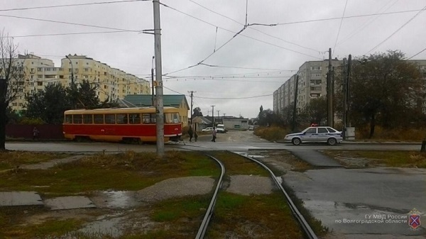 79-летняя пенсионерка попала в больницу после проезда в трамвае на севере Волгограда