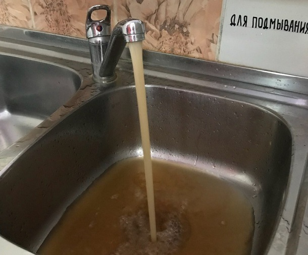 Ржавой водой подмывают юных пациентов детской инфекционной больницы в Волгограде
