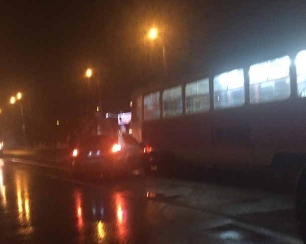 Иномарка протаранила трамвай на юге Волгограда ﻿