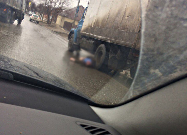 Мужчина погиб под колесами ЗИЛа в Волгограде