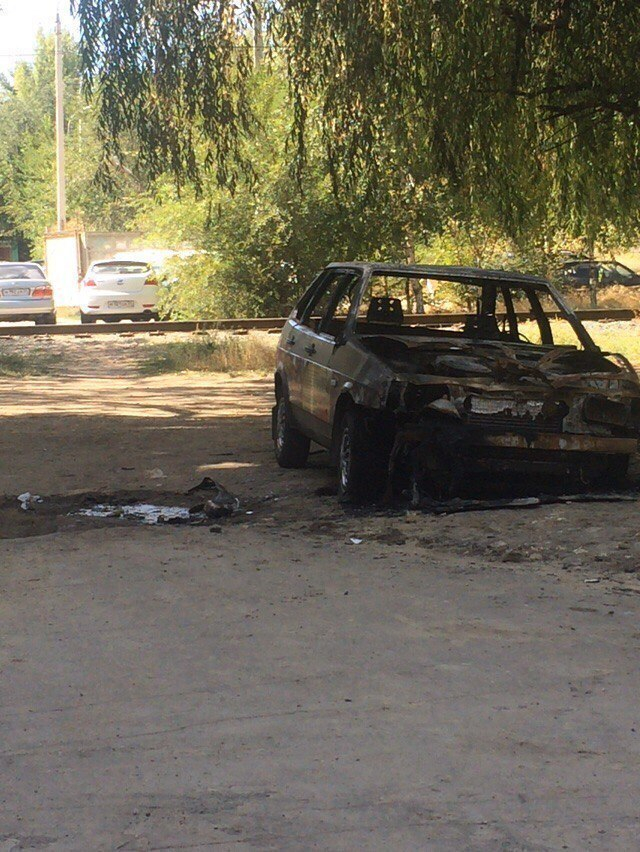 Три автомобиля сгорели за ночь в Волгоградской области