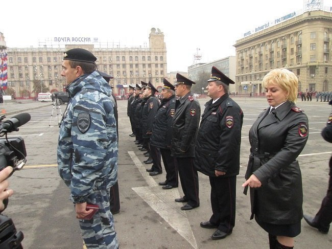 Полиция волгоград. Форма полиции Мелитополь. Рабочая группа сотрудников полиции Волгоград. День полиции отмечают в форме. Форма полиции на Балтийском направлении.