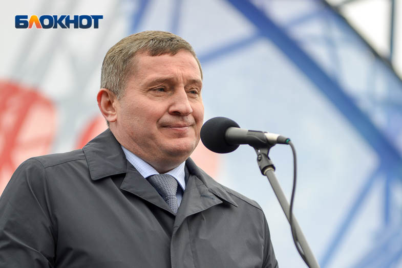 Андрей Бочаров отобрал у вице – губернатора Харичкина право единолично распоряжаться его подарками