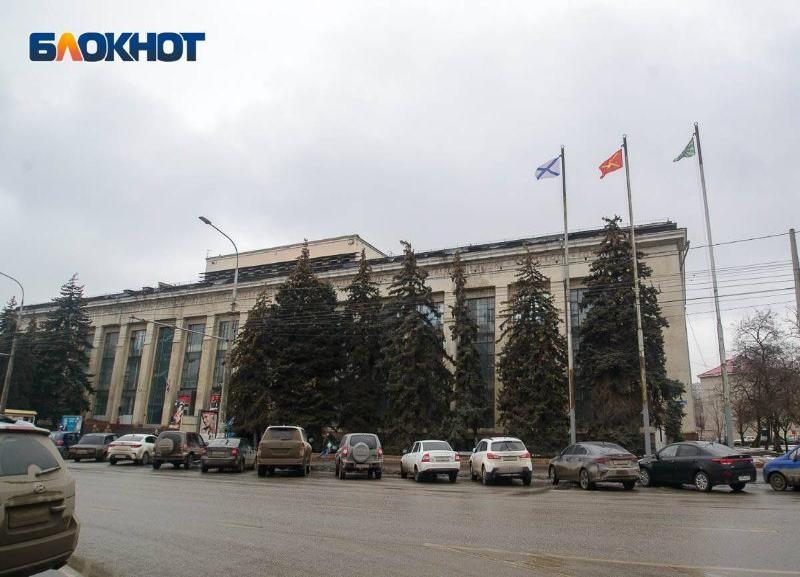 Ярмарку пальто в Доме офицеров в Волгограде закрыли из-за коронавирусных нарушений