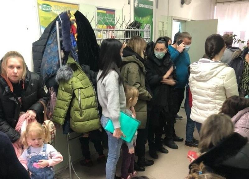 В детских поликлиниках Волгограда заканчиваются врачи