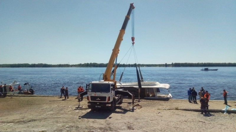 Обнаружено тело одиннадцатой погибшей в столкновении катера и баржи в Волгограде