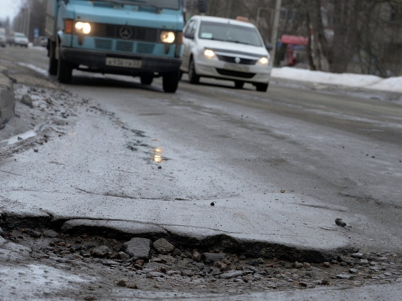 Глава Волгоградской области поторопил с ремонтом дорог