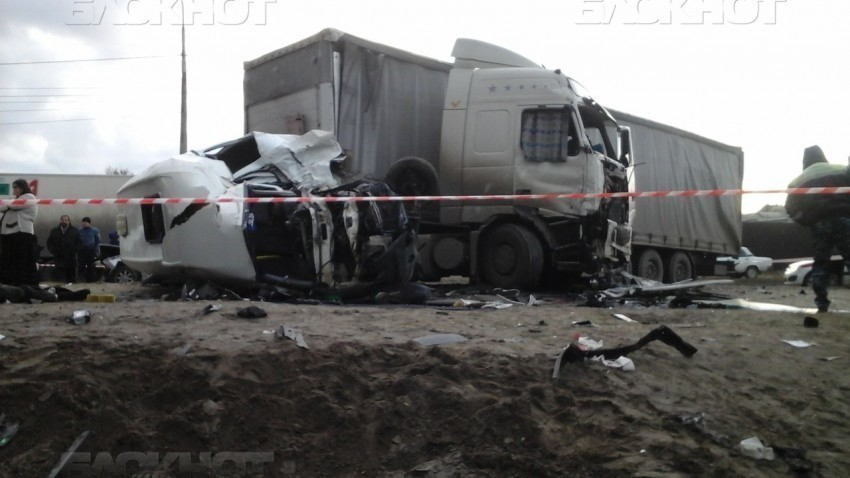 Двоих пострадавших в ДТП с грузовиком в Волгограде перевели из реанимации