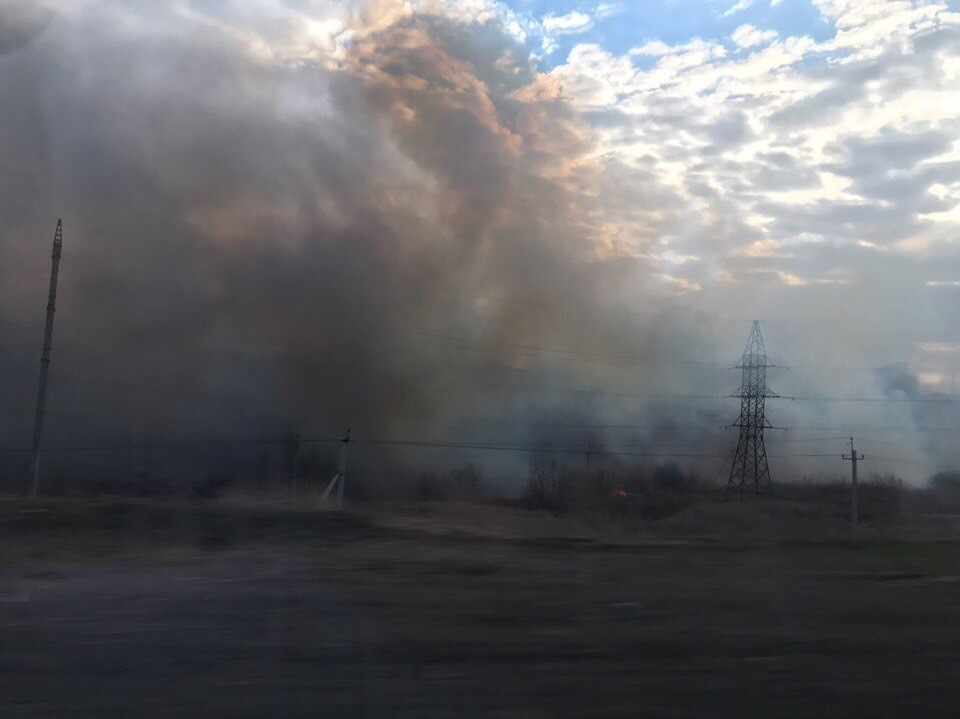 В Волгограде спасатели 40 минут боролись с сильным пожаром